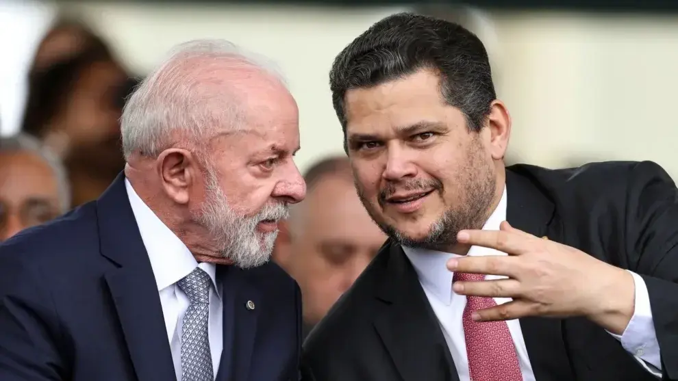 Alcolumbre busca Lula para retomar relação após derrota de Messias