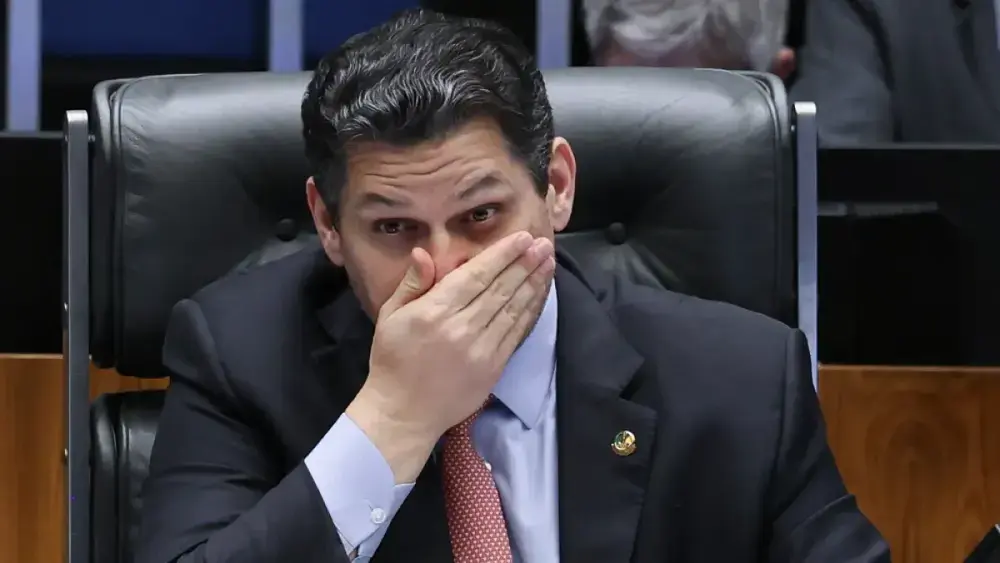 Alcolumbre pauta PEC de agentes de saúde na próxima semana