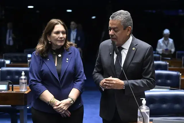 Bia Kicis protagoniza no Senado projeto sobre dor crônica