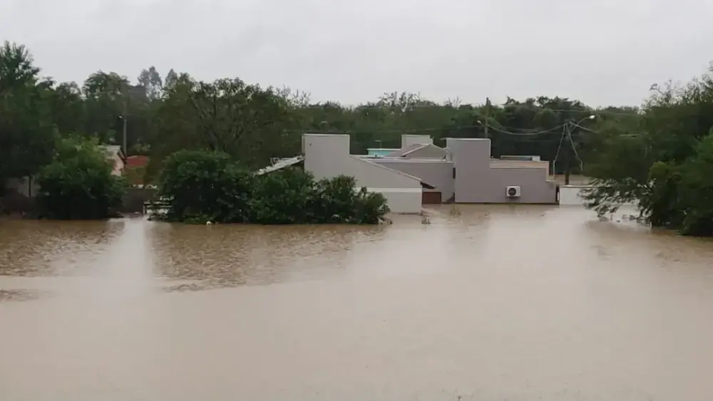 Chuva no RS: 1200 desabrigados e 194 cidades com danos
