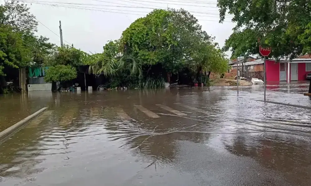 Chuvas no RS: 500 desalojados, rodovias fechadas e emergência