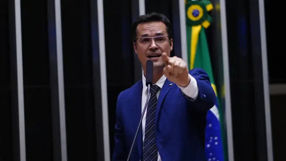Deltan Dallagnol cogita lançar esposa ao Senado se for barrado