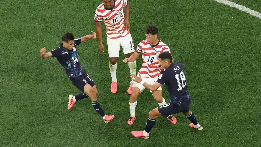 EUA goleia Paraguai por 4 a 1 na estreia da Copa