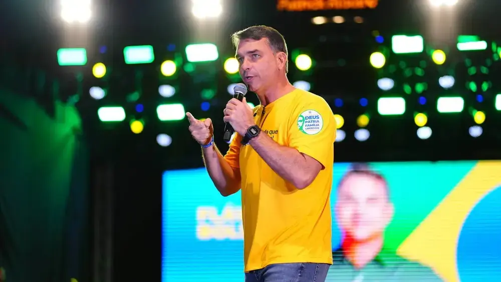 Flávio Bolsonaro afirma que aceitará resultado das urnas