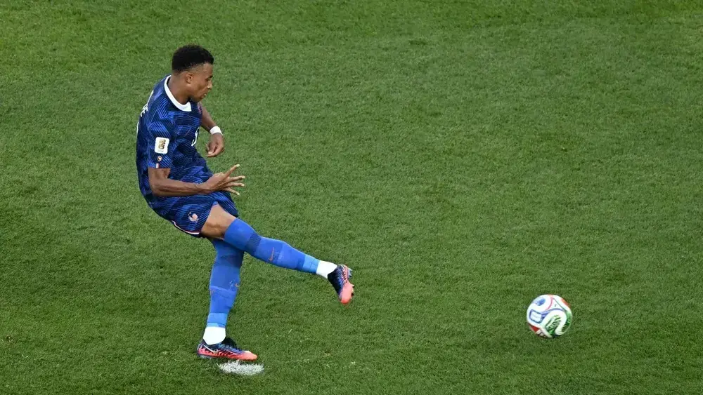 França vence Paraguai com gol de Mbappé e avança às quartas