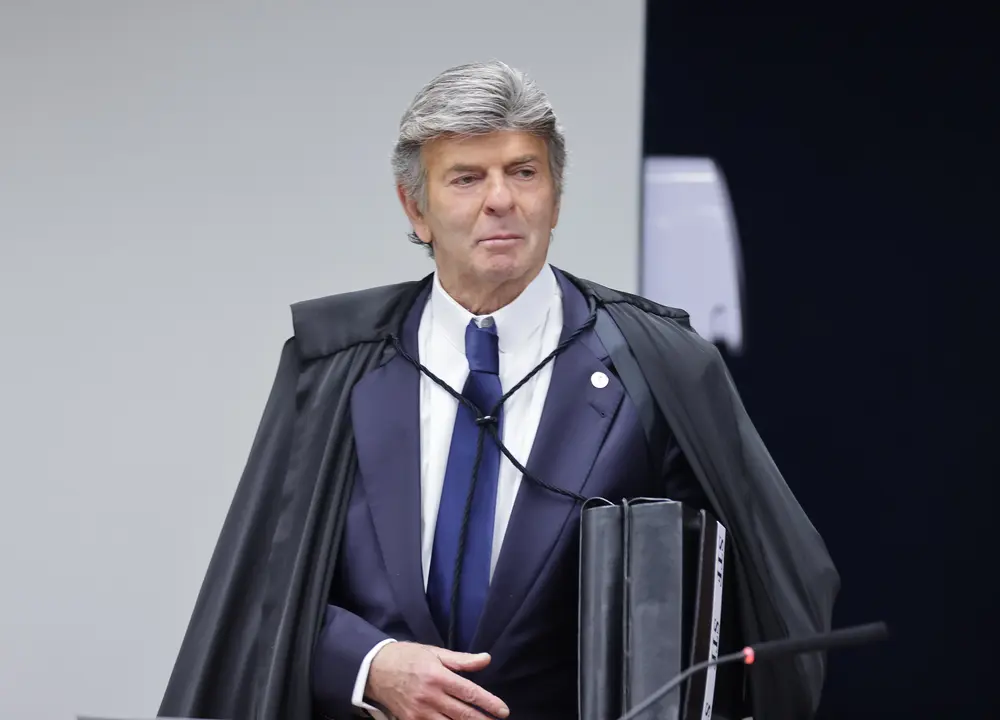Fux segue Cármen Lúcia e vota contra reduzir inelegibilidade