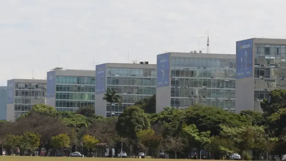 Governo libera servidor mais cedo em jogos do Brasil