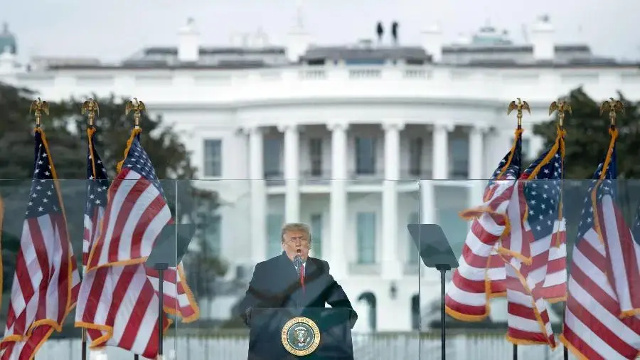 Governo Trump usa tiroteio para defender salão de baile