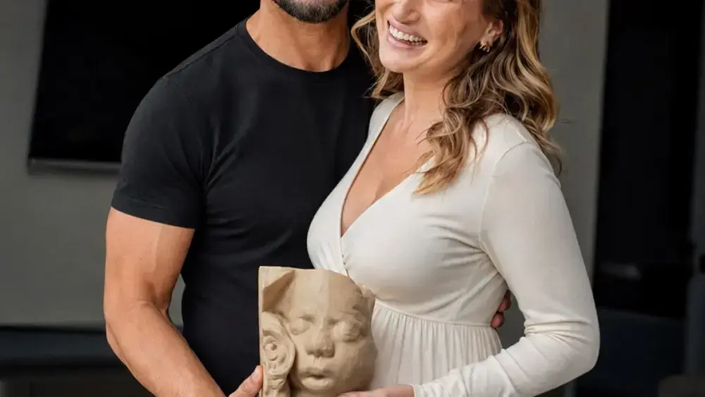 Julio Rocha segura 4º filho no colo antes do nascimento com impressora 3D
