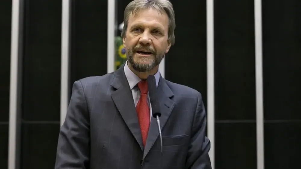 Líder do PT na Câmara, Pedro Uczai sofre AVC e está internado