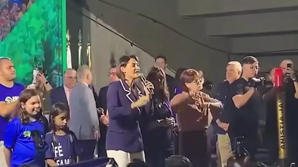 Michelle defende Bia Kicis, mas ignora própria candidatura