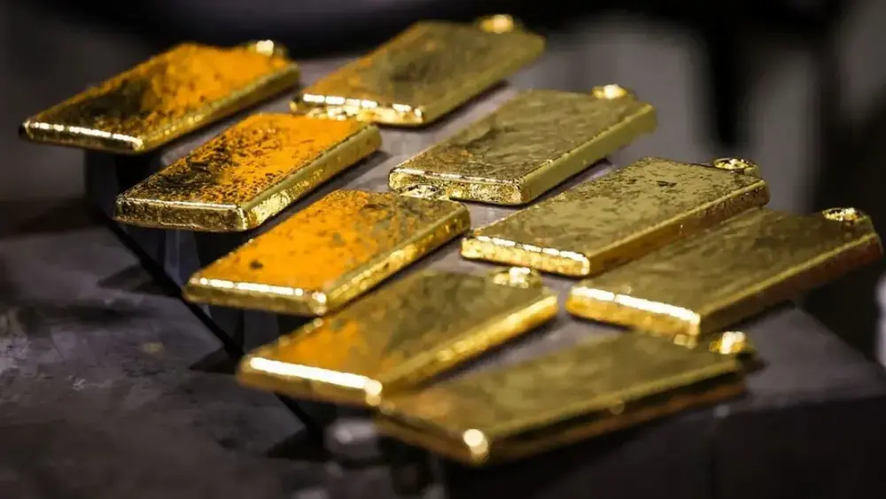 Ouro supera petróleo e fecha em alta com olho no Fed