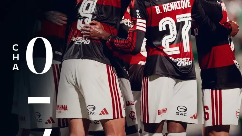 Pedro brilha, Flamengo goleia Chapecoense e segue na cola do Palmeiras