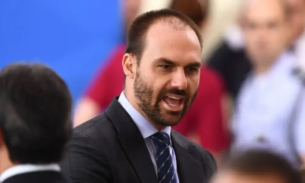 PGR pede condenação de Eduardo Bolsonaro por coação no STF