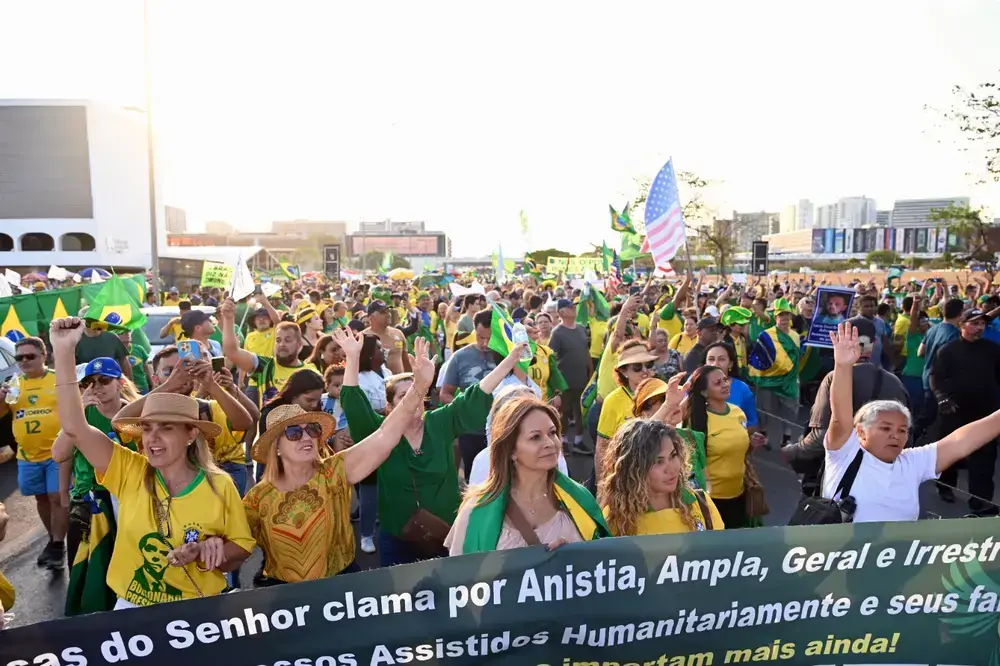 Presos do 8/1 esperançosos com PL da dosimetria