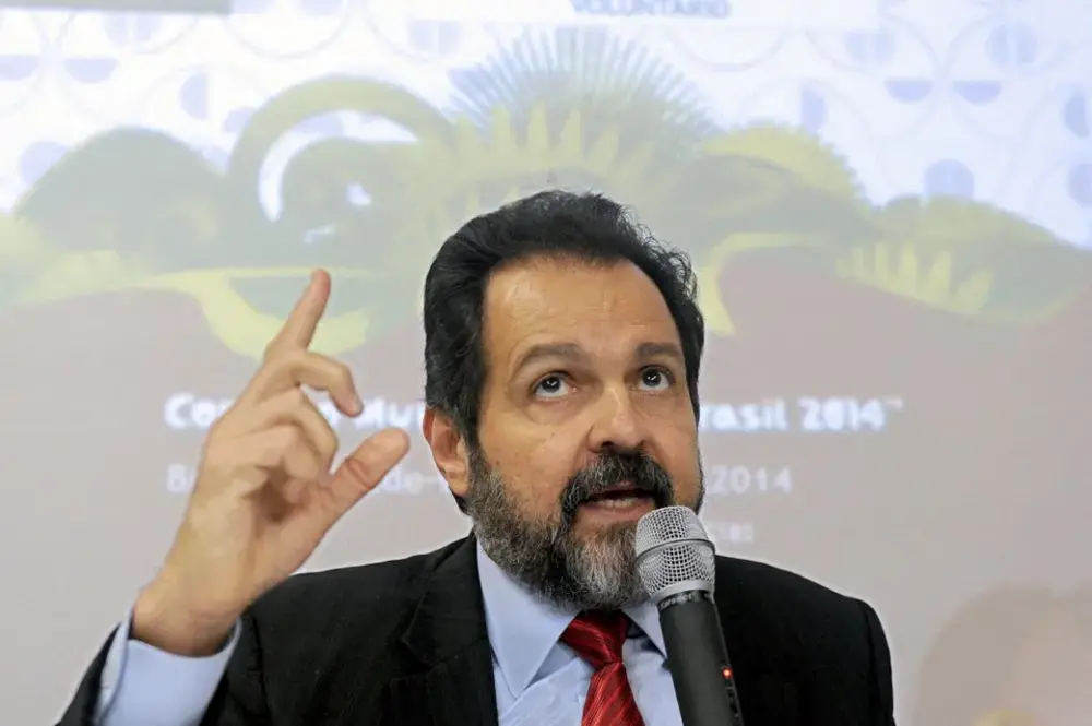 PT brasiliense fecha chapa proporcional com Agnelo