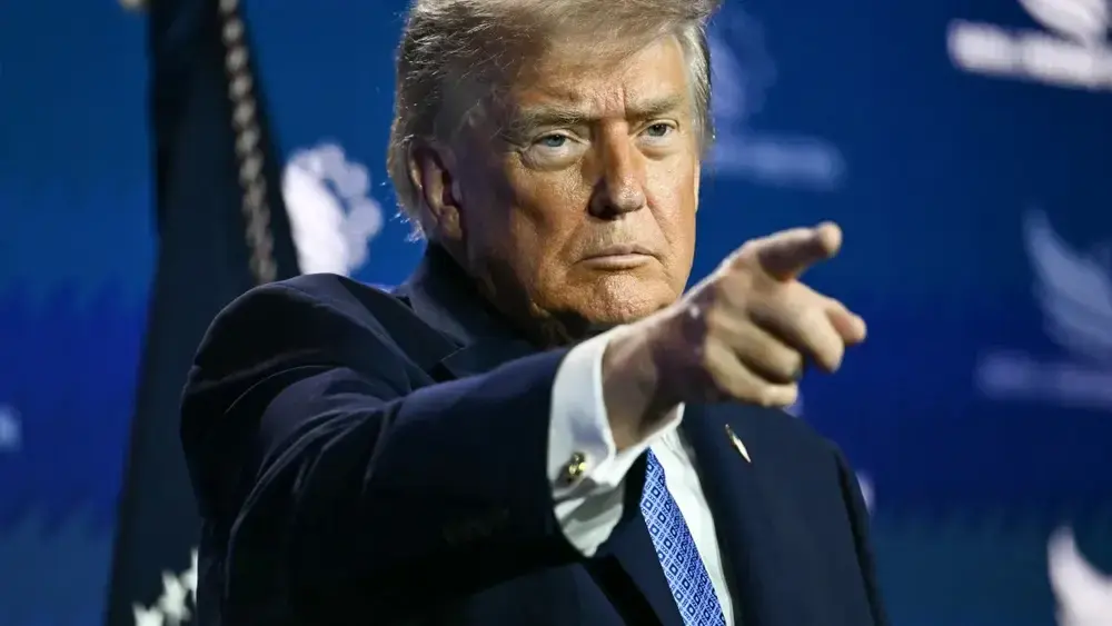 Trump pede cassação de licenças de TVs que boicotaram seu discurso