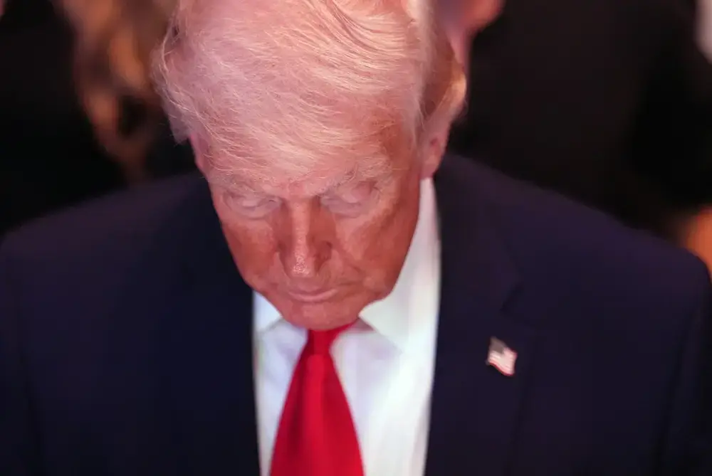 Trump provoca Irã com imagem de navios afundados