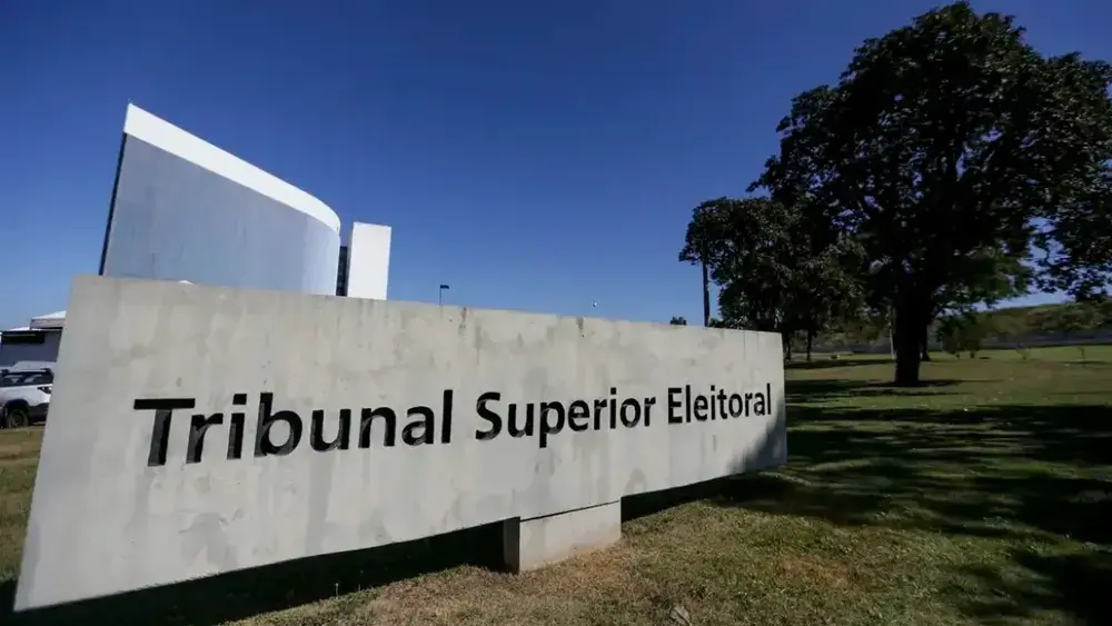 TSE cria conselho para combater desinformação e IA nas eleições