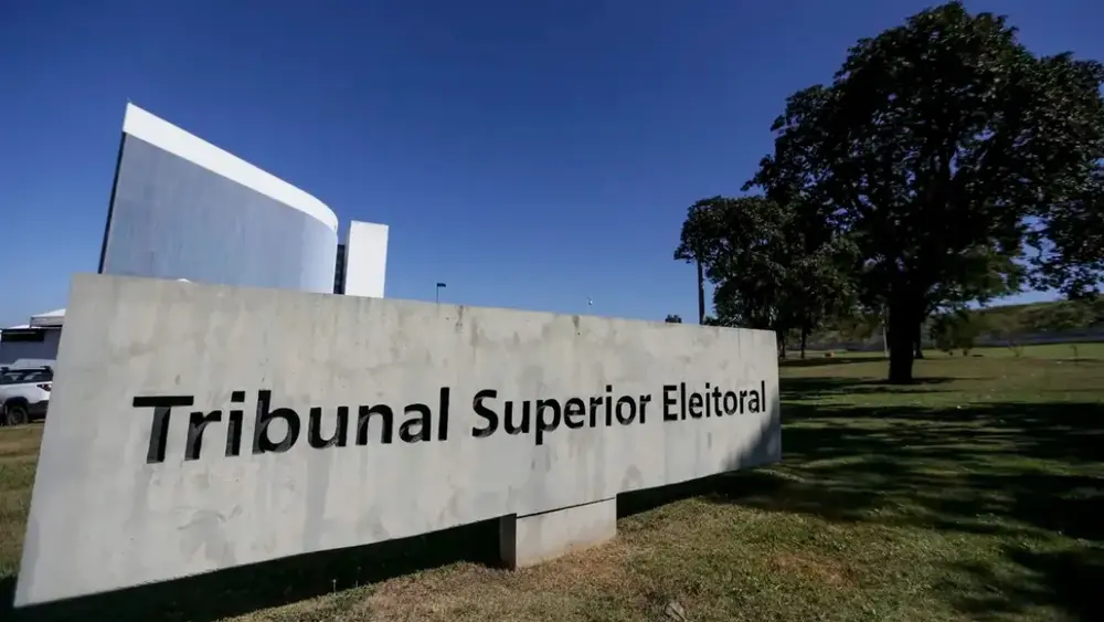 TSE cria conselho para combater desinformação e IA nas eleições