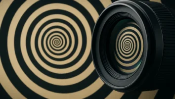 Zoom de câmera cria qual ilusão?