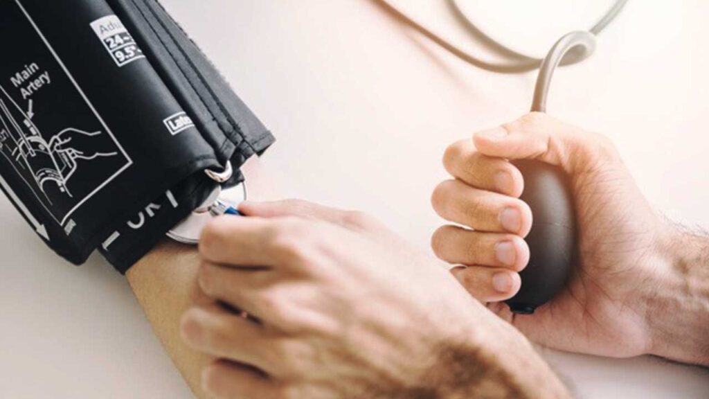 Hipertensão atinge 30% dos brasileiros e eleva risco de AVC e infarto