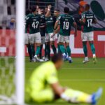 Palmeiras vence Bragantino e segue líder do Brasileirão