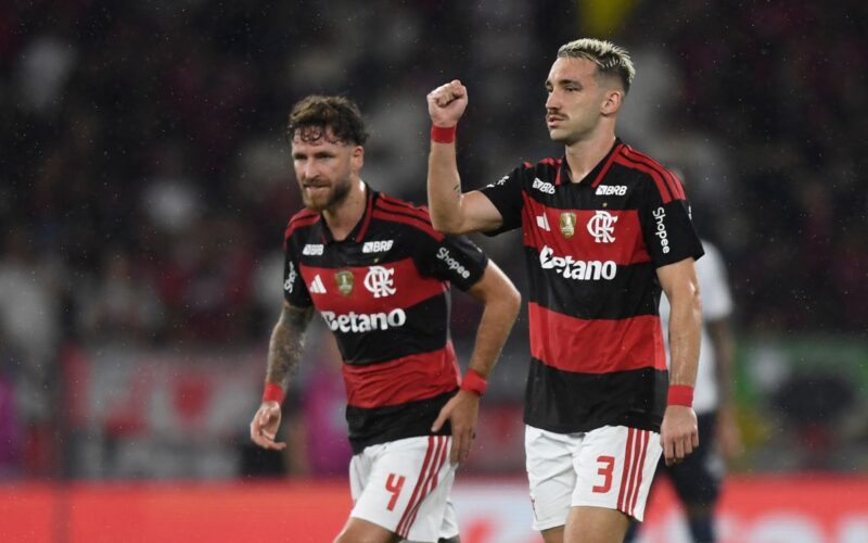 Flamengo empata com Athletico-PR e segue quatro pontos atrás do Palmeiras