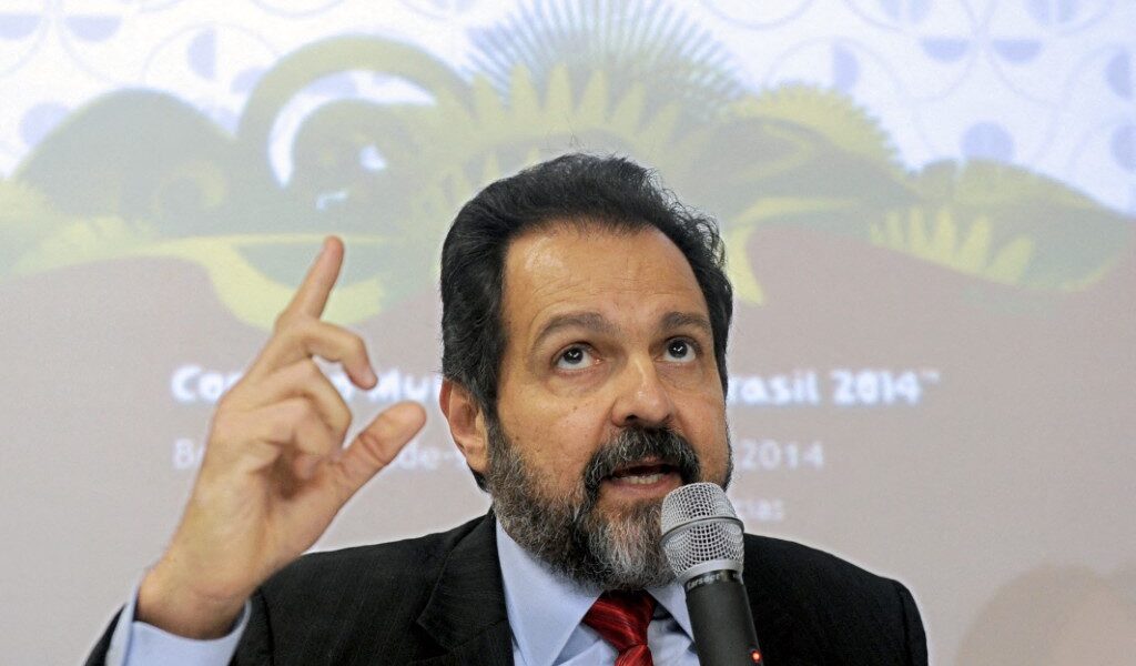PT brasiliense fecha chapa proporcional com Agnelo