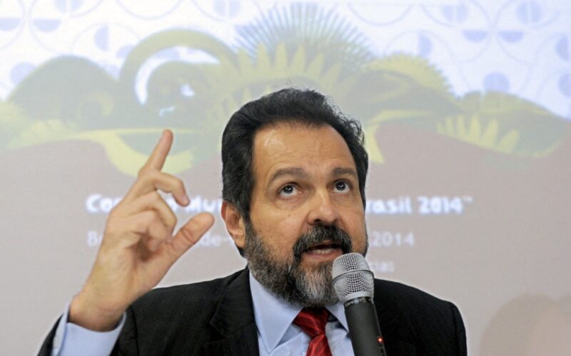 PT brasiliense fecha chapa proporcional com Agnelo