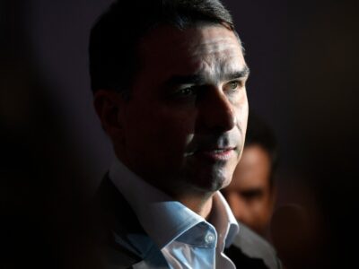 Flávio Bolsonaro defende base ampla para mudar Constituição