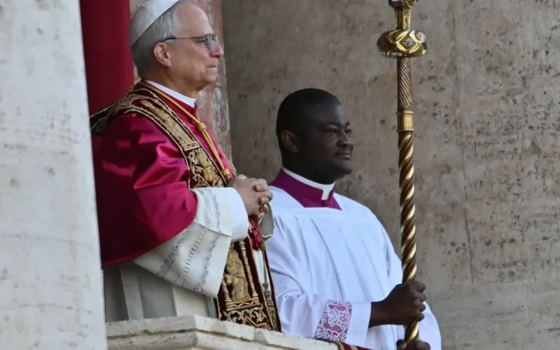 Papa promete mudanças na Igreja após reunião com vítimas de abuso