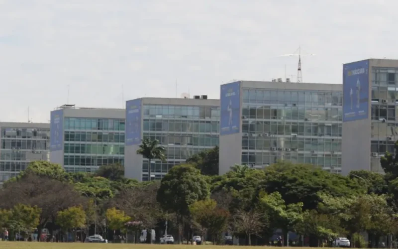Governo libera servidor mais cedo em jogos do Brasil