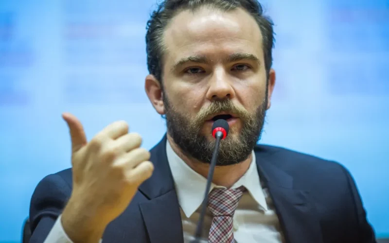 Fim do mês: Desenrola para adimplentes será anunciado