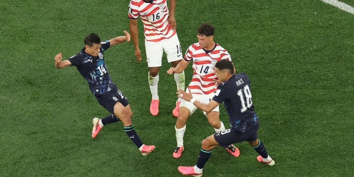 EUA goleia Paraguai por 4 a 1 na estreia da Copa