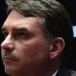 Flávio admite erro de Bolsonaro com imprensa