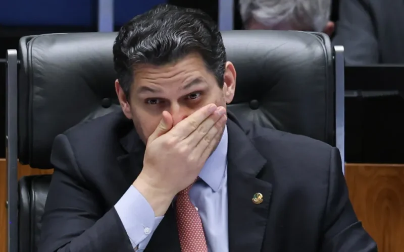 Alcolumbre pauta PEC de agentes de saúde na próxima semana